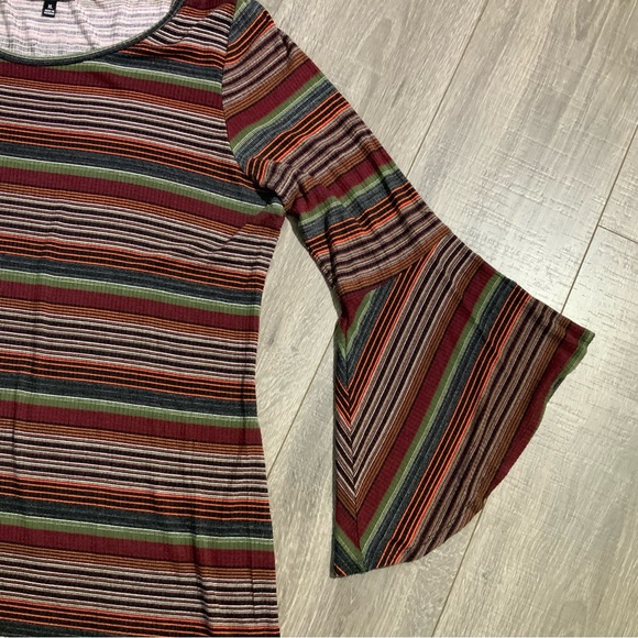 Relativity Striped Trumpet Sleeve Top Sz L - Picture 4 of 9